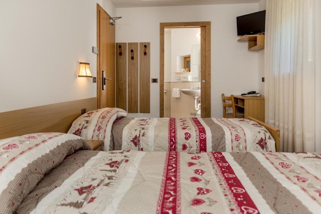 Hotel Garni Lastei Pozza di Fassa Exterior foto