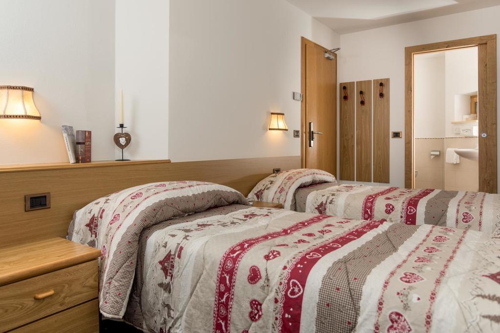 Hotel Garni Lastei Pozza di Fassa Exterior foto