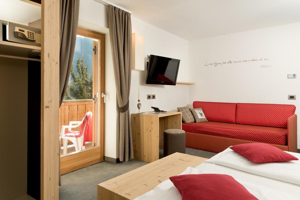 Hotel Garni Lastei Pozza di Fassa Exterior foto