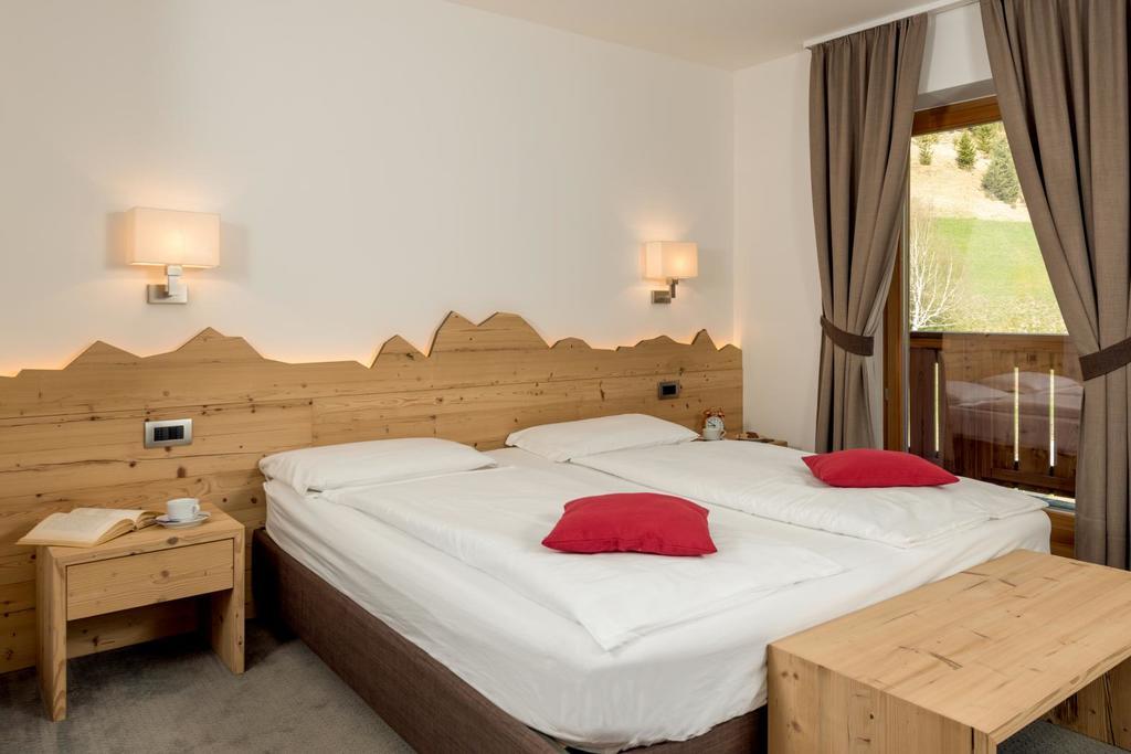 Hotel Garni Lastei Pozza di Fassa Exterior foto